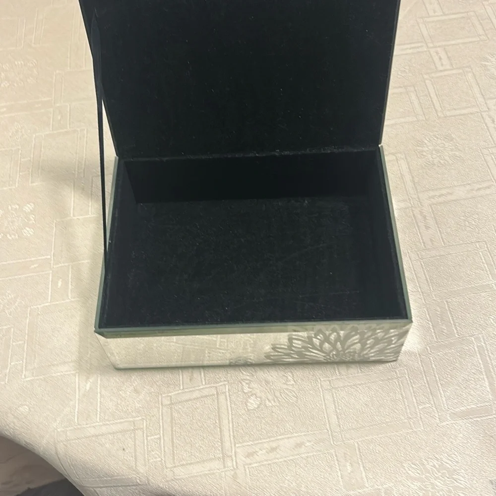Tahari Home Mirrored Glass Jewelry Box Etched Floral Vanity Organizer Case 8x6